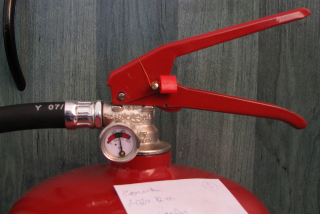 660-6-2021 - P12Ce porral oltó tűzoltókészülék
