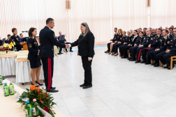 dr. Góra Zoltán tűzoltó altábornagy munkája elismeréseként dicséretben és jutalomban részesítette a munkatársunkat, Gazdiné Hardicsai Jolánt